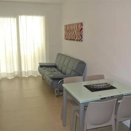 Coastal With Spacious Terrace 公寓 *